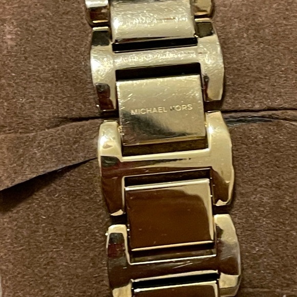 Watch - Picture 3 of 5